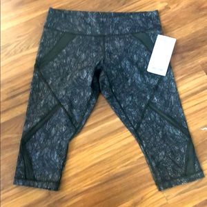 Lululemon size 10 Cool to Street Crop